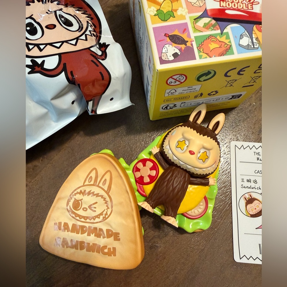 POP MART The Monsters Wacky Mart The Sandwich - Picture 6 of 11